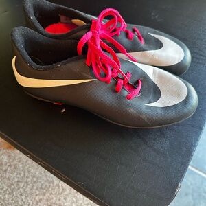 Nike Girls Black and Pink Soccer Shoes